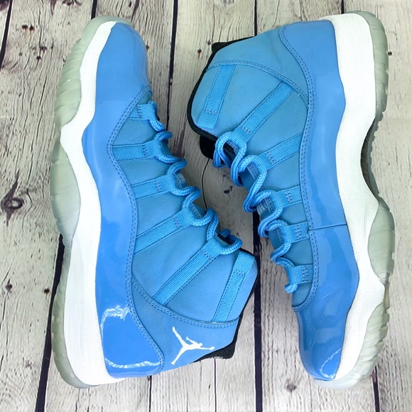 SOLD Jordan 11 Retro Pantone Size 8.5 US men’s - Picture 5 of 6
